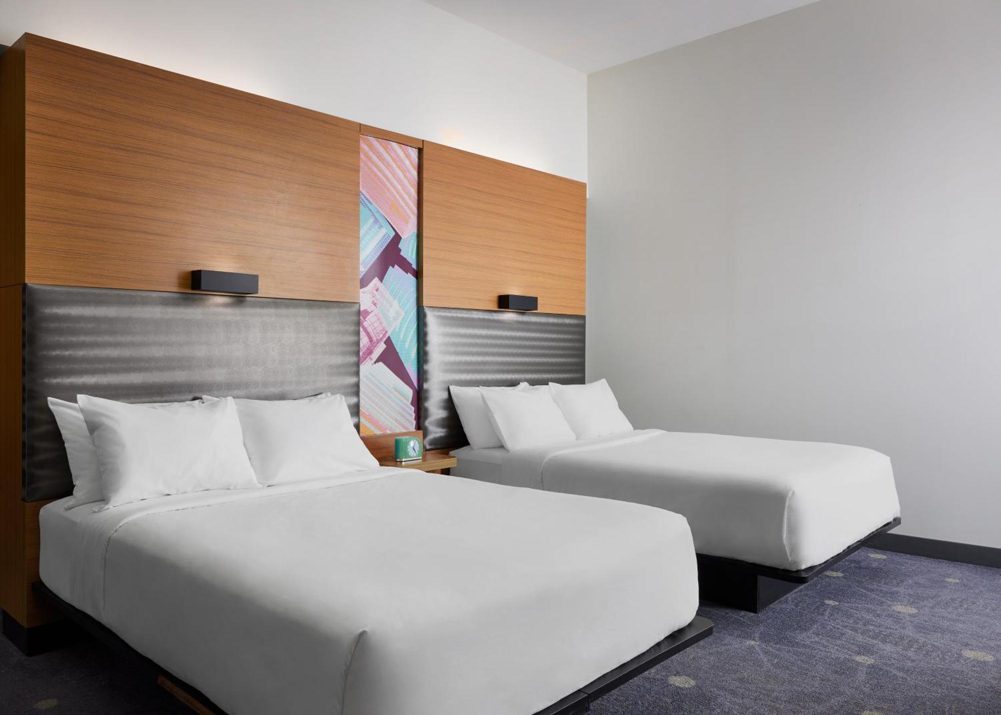 Queen Room Two Queen Beds City View Top Floor,1548332563:JPEG